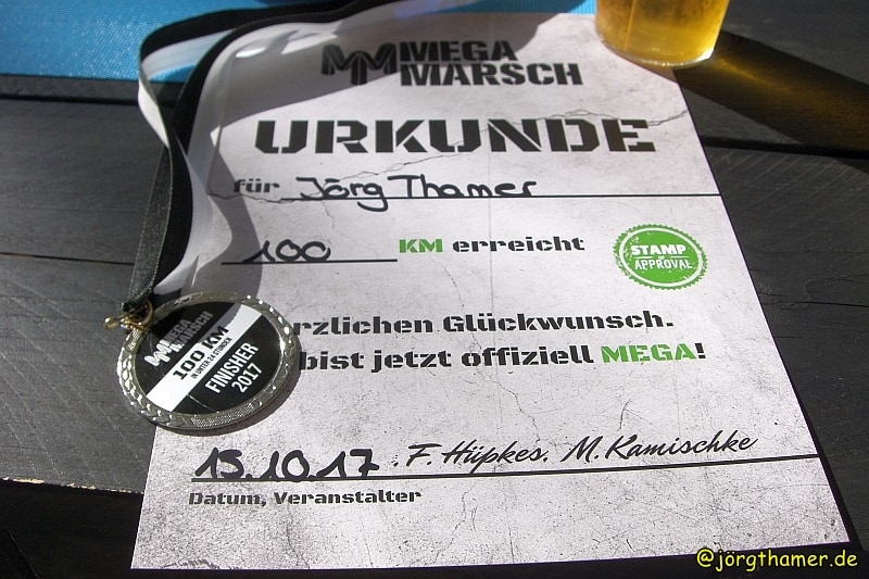 MegaMarsch-Urkunde und Finisher-Medaille