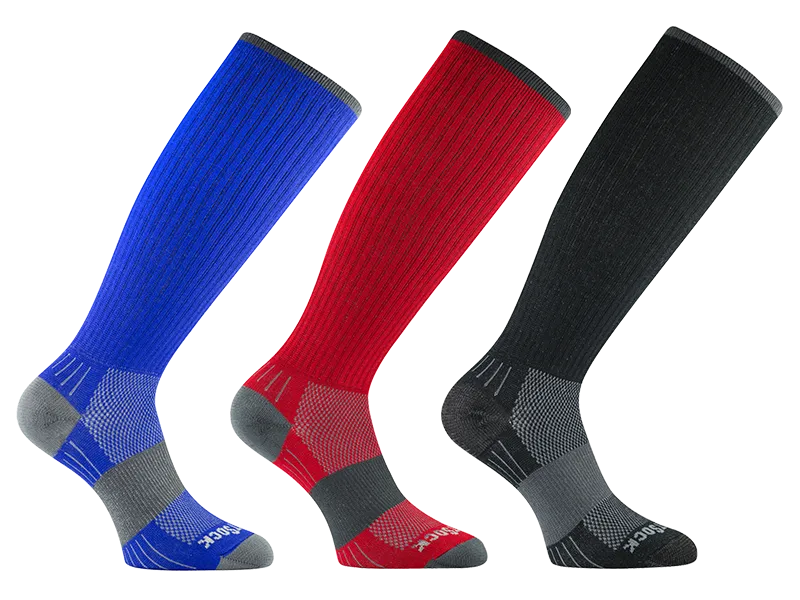 Drei unterschiedlich farbige doppellagige Skisocken des Modells Escape in der Höhe otc (kniehoch)